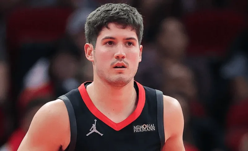 谢泼德近4战场均20.3分4.5板5.3助2.5断1.3帽，三分44.4%