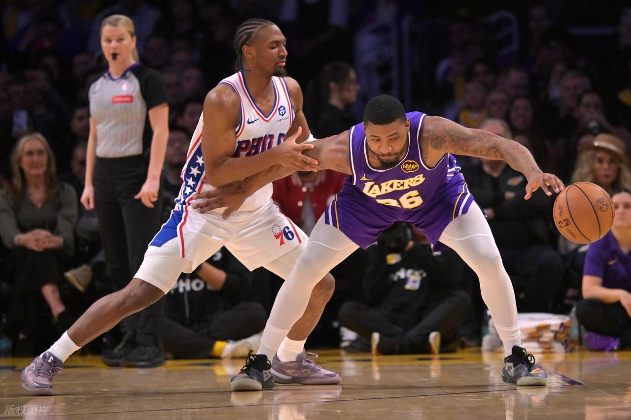 kaiyun-不如退役！詹姆斯太抽象！东契奇受伤，里夫斯救主，恩比德35+7+7