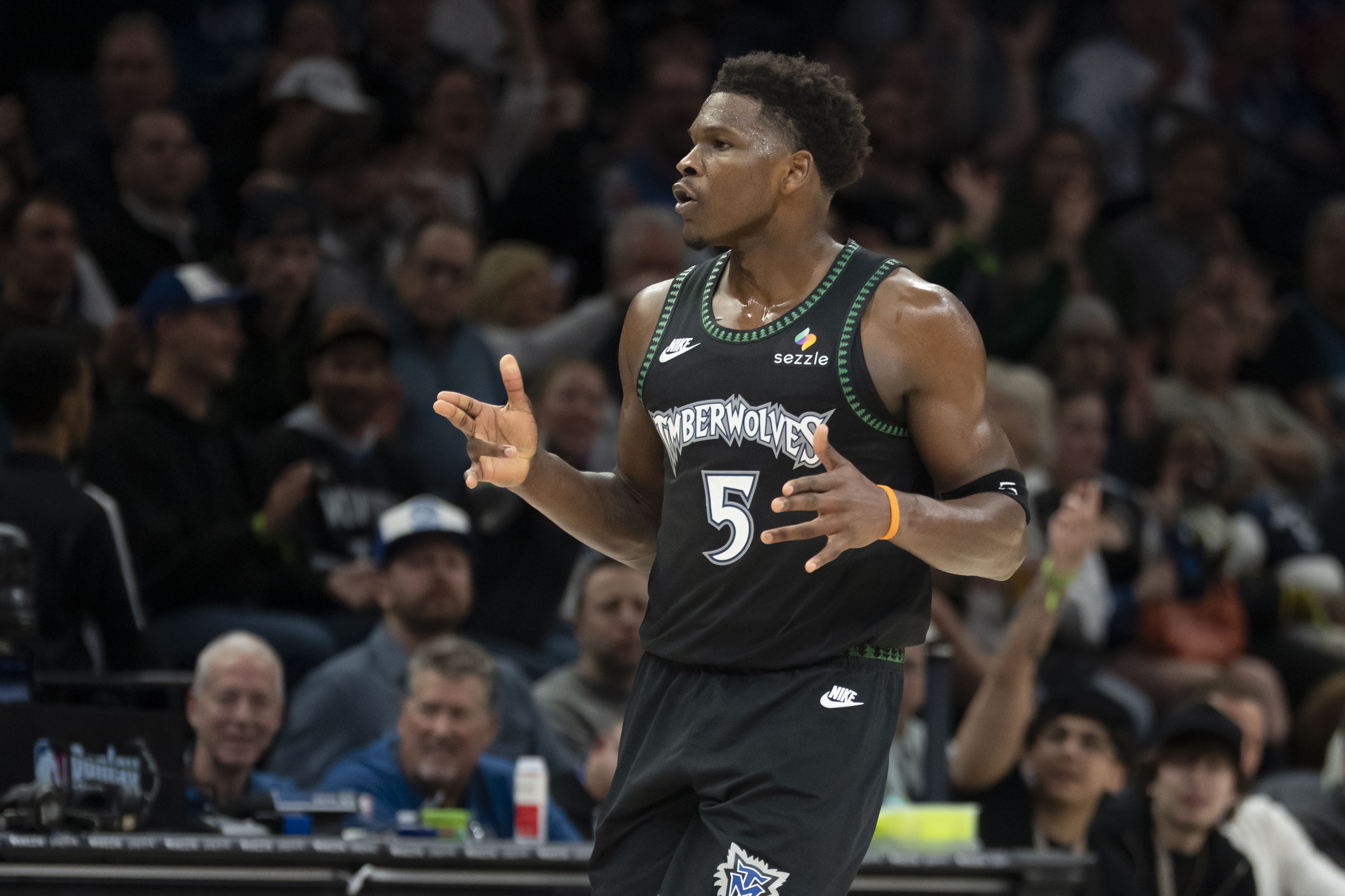 开云体育网址-迟到不影响状态！华子替补复出22分钟13中7砍17分4助 正负值+29