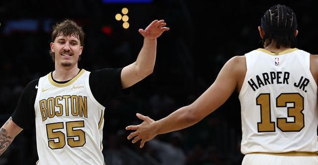 绿军三名球员同场创生涯得分新高 为队史首次